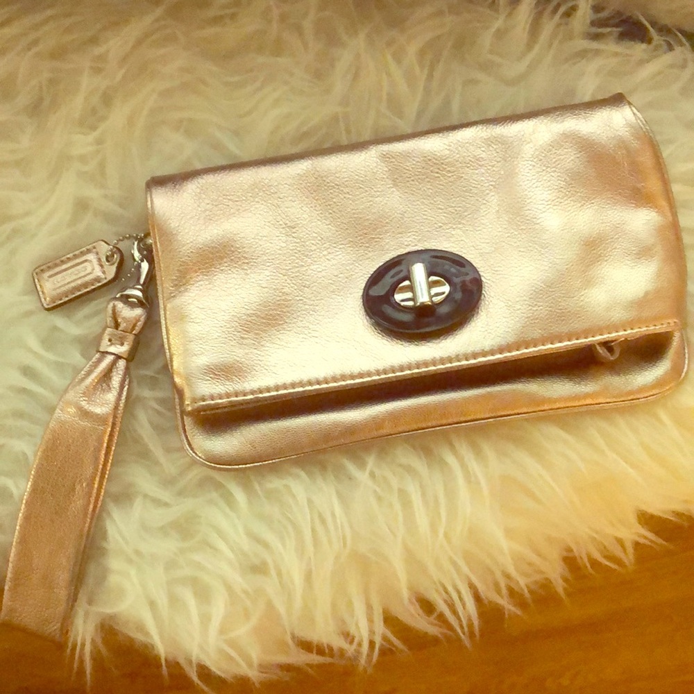 Coach wristlet in rosegold